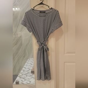 Merokeety dress, black and white stretch fabric. Stripes. Large.